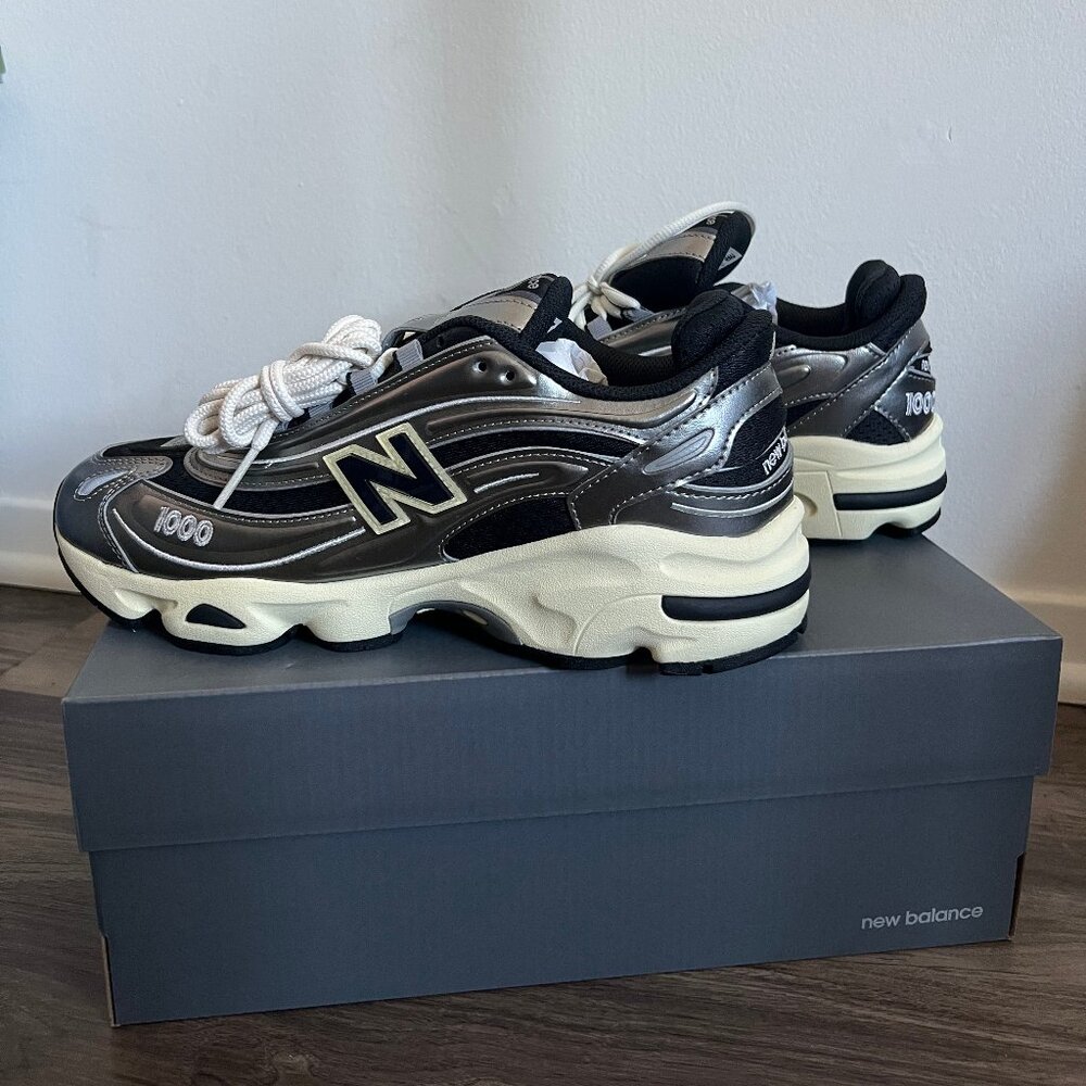 BRAND NEW: New Balance1000 Silver Metallic (10.5 Women: 9 Men)